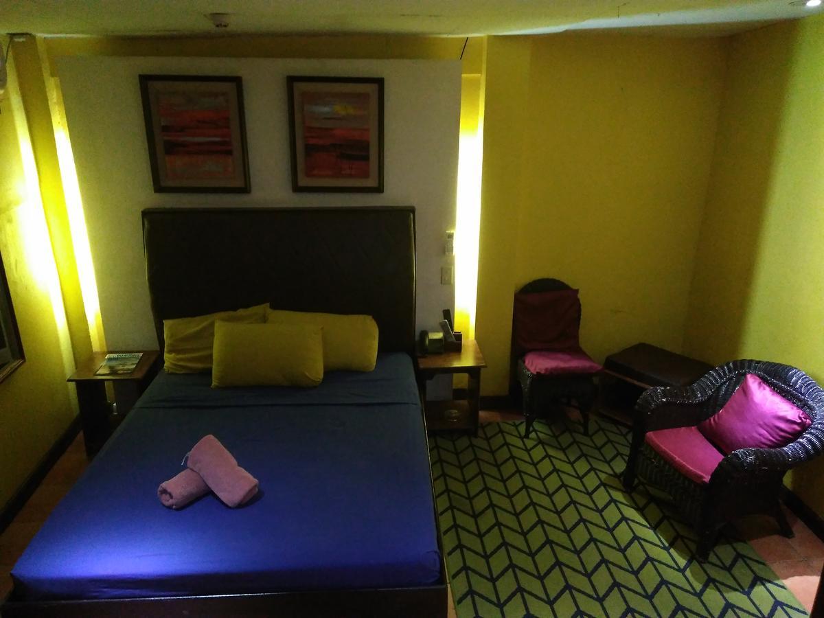 Mango'S Beachfront Resort Olongapo Room photo